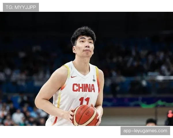 余嘉豪播客节目更新：和刘家成成总聊了聊郭艾伦的三方大交易，余嘉豪回国